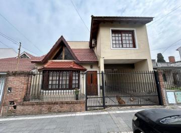 Casa · 280m² · 7 Ambientes · 3 Cocheras · Casa 4 Ambientes en Venta Lomas de Zamora