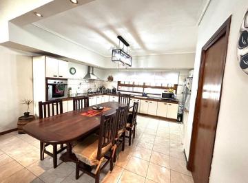 Casa · 280m² · 7 Ambientes · 3 Cocheras · Casa 4 Ambientes en Venta Lomas de Zamora