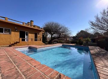 Casa · 145m² · 4 Ambientes · 2 Cocheras · Se Vende Casa en Villa Lago Azul Carlos Paz