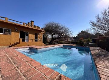 Casa · 145ha · 4 Ambientes · 2 Cocheras · Se Vende Casa en Villa Lago Azul Carlos Paz