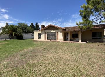 Casa · 200m² · 5 Ambientes · 2 Cocheras · Casa en Merlo Sur Mario Bravo 240