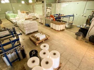 Bodega-Galpón · 250m² · 1 Cochera · Galpon en Venta en Lanus Oeste