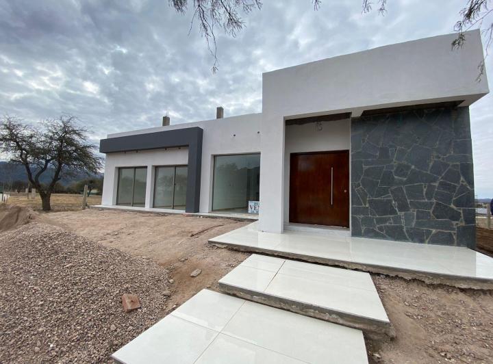 Casa · 130m² · 6 Ambientes · 2 Cocheras