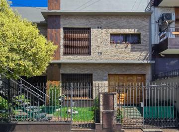 PH · 113m² · 4 Ambientes · 1 Cochera · Venta PH 4 Ambientes en Planta Baja con Jardín, Patio y Parrilla en Villa Lugano