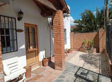 Casa · 80m² · 4 Ambientes · 2 Cocheras · Casa en Venta a Una Cuadra de La Laguna