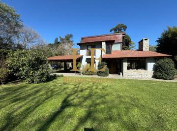 Casa · 240m² · 4 Ambientes · 7 Cocheras · En Venta Casa con Pileta Escobar