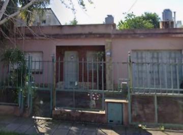 Casa · 143m² · 4 Ambientes · 2 Cocheras · Casa Americana Sobre Lote de 500 m²