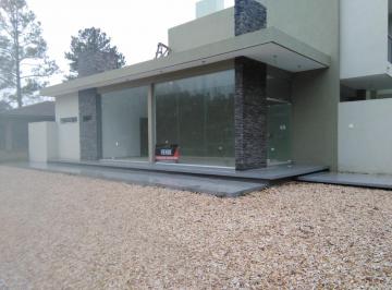 Local comercial · 38m² · 1 Ambiente · 4 Cocheras · Local Venta - 460 y Cno Belgrano - 38 m² - Estacionamiento