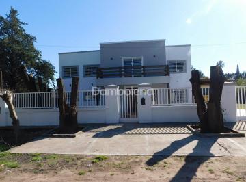Casa · 900m² · 4 Ambientes · 3 Cocheras · Casa en Venta en Francisco Álvarez, Moreno