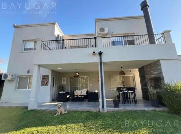 Casa · 210m² · 5 Ambientes · 2 Cocheras · Venta Casa - Barrio Privado St. Matthews Village / Pilar
