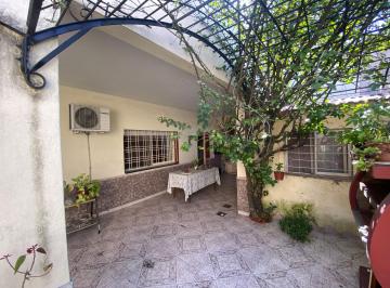 Casa de 5 ambientes, Avellaneda · Casa C/ Patio, Parrilla, Cochera y Jardín - Gerli