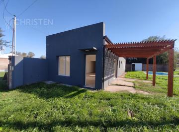 Pueblo Candioti Frente sobre calle Rosas y  Albirdi · Venta Casa 2 Habitaciones y Pileta Pueblo Candioti