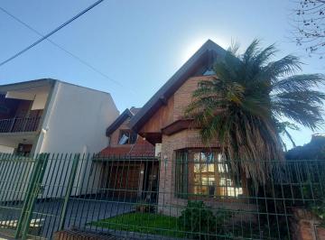 Casa · 245m² · 5 Ambientes · 2 Cocheras · Casa en Bella Vista