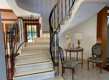 Casa · 340m² · 6 Ambientes · 3 Cocheras · Casa en Alquiler en Abril Club de Campo