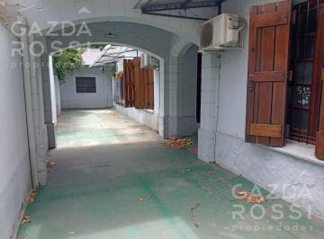 Casa · 1m² · 10 Ambientes · 1 Cochera · Casa en Venta en Adrogue