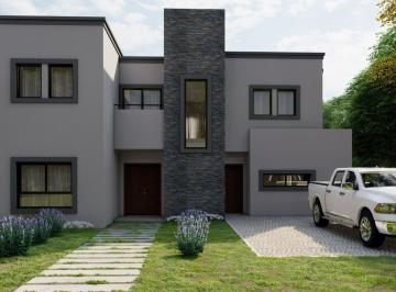Casa · 230m² · 4 Ambientes · 4 Cocheras · Casa en Construccion - Altos de San Jose