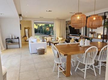 Casa · 800m² · 5 Ambientes · Casa en Venta en Costa Esmeralda