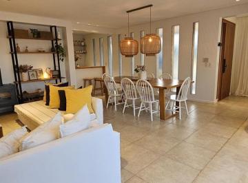Casa · 800m² · 5 Ambientes · Casa en Venta en Costa Esmeralda