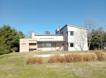 Casa · 350m² · 6 Ambientes · 3 Cocheras · Chacras de La Reserva - Casa de 4 Dorm. con Hermoso Parque (Se Alquila por un Año Amoblada)