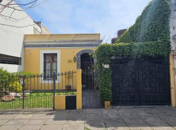 Casa · 192m² · 4 Ambientes · 1 Cochera · Casa en Castelar Sur