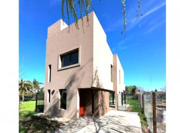 Casa · 103m² · 3 Ambientes · 1 Cochera · Venta Casa 2 Dorm. Roldan a Estrenar