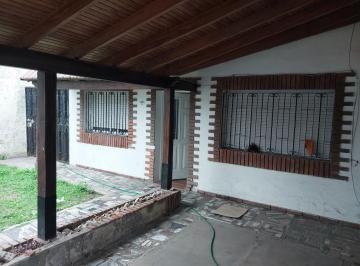 Casa de 4 ambientes, Pérez · Casa de 3 Dorm. con Patio