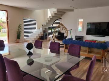 Casa · 280m² · 6 Ambientes · 1 Cochera · Alquiler Temporal Pilar