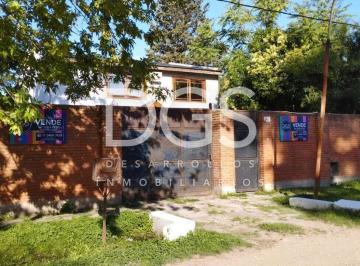 Quinta vacacional · 300m² · 10 Ambientes · 1 Cochera · Casa Quinta en Venta en Luis Guillón, Esteban Echeverría, G. B. a. Zona Sur