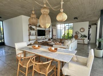 Casa · 135m² · 4 Ambientes · 2 Cocheras · Venta de Casa de 3 Dorm. a La Laguna en El Barrio San Rafael, Villanueva