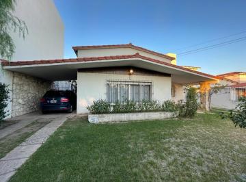 Casa · 231m² · 8 Ambientes · 1 Cochera · Tejeda - 1 Planta - Uso Comercial - 3 Dorm - 800 m²