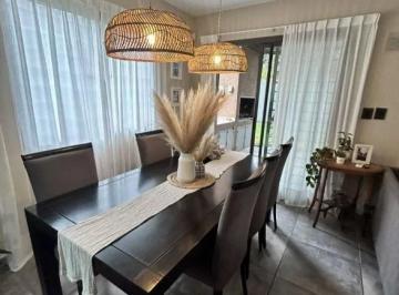 Casa · 130m² · 5 Ambientes · 2 Cocheras · Venta - Duplex 3 Dorm - Housing B° La Carolina