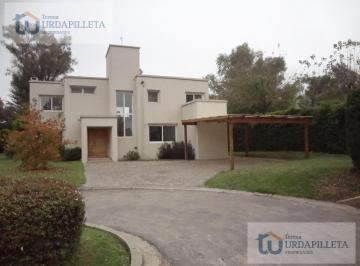 Casa · 900m² · 3 Dormitorios · Casa en Venta - Bosque Chico (Venta con Renta)
