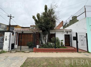 Casa · 150m² · 3 Ambientes · 1 Cochera · Venta de Casa de 3 Ambientes con Cochera y Quincho en Bernal Oeste