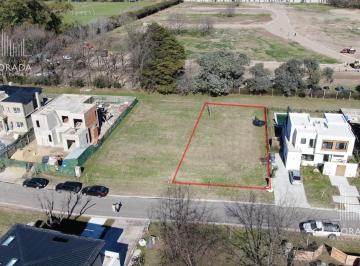 Terreno · 600m² · Terreno Central en Venta en Pilar en El Sector 1 de 600 m en - Barrio Azurra