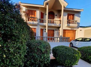 Casa · 290m² · 13 Ambientes · 3 Cocheras · Villa Zoila - Casa Premiun - 4 Dorm. C/ Pileta
