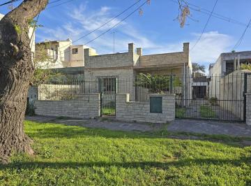 1 · Venta Casa de 4 Ambientes en Villa Adelina
