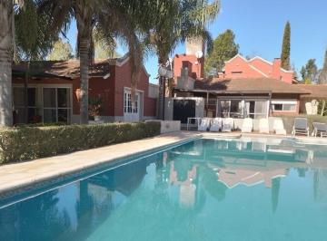 Quinta vacacional · 175m² · 5 Ambientes · 4 Cocheras · Venta Hemosa Casa en El Barrio El Rodeo de Cnel Brandsen
