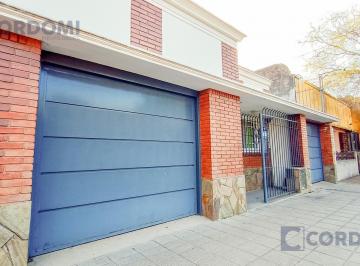 Casa · 150m² · 9 Ambientes · 3 Cocheras · Venta Casa en Temperley Este Ideal 3 Familias o Inversor