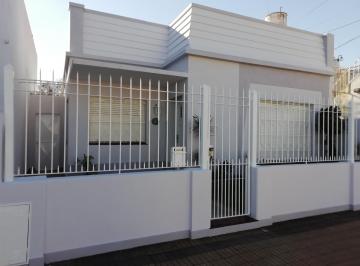 Casa de 4 ambientes, Lanús · Apta Crédito. Casa Tipo Americana en Muy Buen Estado.