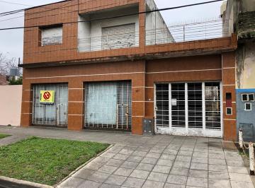 Casa · 240m² · 4 Ambientes · Casa con 2 Locales en 2 Plantas - Apta Credito Hipotecario