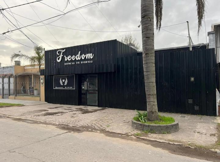 Local comercial · 298m² · 1 Ambiente