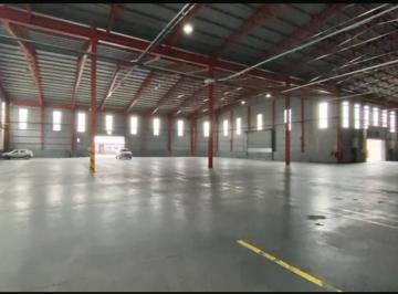 Bodega-Galpón · 8500m² · Galpón - Depósito de 10.000 m². en Barracas - Alquiler