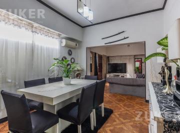 PH · 200m² · 6 Ambientes · Venta PH en Floresta 6 Ambientes en 2 Plantas con 2 Patios y Sin Expensas y Mas de 200 m
