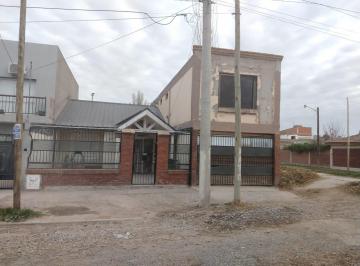 Casa de 6 ambientes, Plottier · Hermosa Casa Plottier