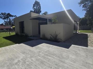 Casa · 103m² · 4 Ambientes · 4 Cocheras · Casa en 4 Ambientes a Estrenar Zona Bosque Peralta Ramos Entrega Agosto 2024