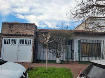 Casa de 4 ambientes, Quilmes · Casa de 4 Ambientes con Cochera en Venta en Quilmes Oeste.