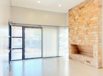 Casa en Alquiler de 4 ambientes  · Barrio Semi Privado. Moderna Casa en Maipú.