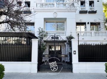 Casa · 600m² · 6 Ambientes · 3 Cocheras · Excelente Casa en Barrio Parque de 600 m²