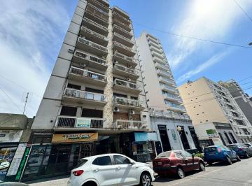 Departamento de 3 ambientes, Lomas de Zamora · Deparamento Tres Ambientes con Patio y Balcon - a m Estacion Lomas de Zamora