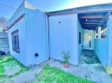 Casa de 3 ambientes, Morón · Casa PH en Venta en Castelar Sur